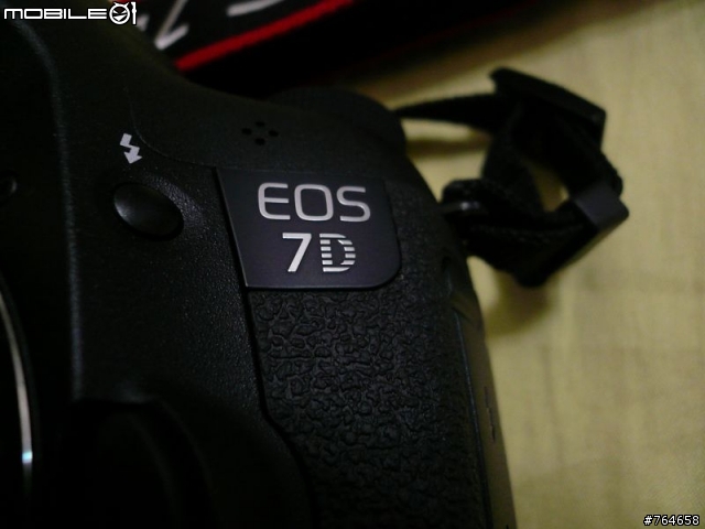 新手 7D 入手 沒箱的開箱