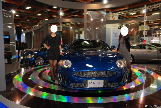 我去直擊了夢幻大貓JAGUAR XJ啦!實在讓人很讚歎!