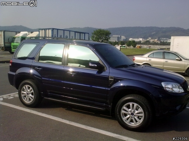 終於交車了...2010 Escape 2.3 XLT <深海藍> 開箱