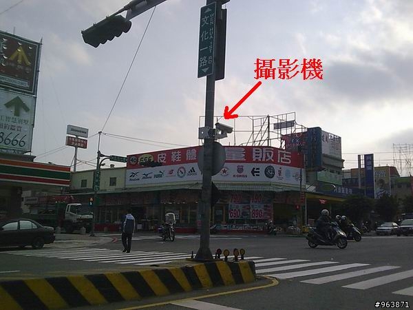 台北縣在缺錢!務必遵守交通規則,不要被合法的土匪搶了( 還是生活在,沒有楚門世界翻版的城市,比較好 )