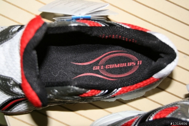 Asics 避震款慢跑鞋 Cumulus-11 分享