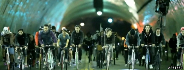 壯闊的夜間車隊音樂錄影帶