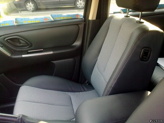 終於交車了...2010 Escape 2.3 XLT <深海藍> 開箱