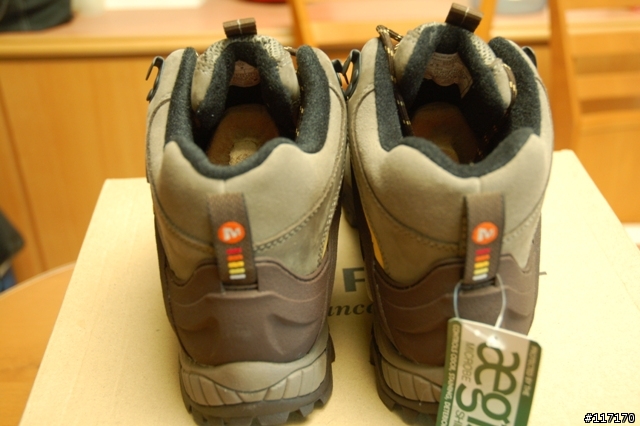 我的第一雙MERRELL