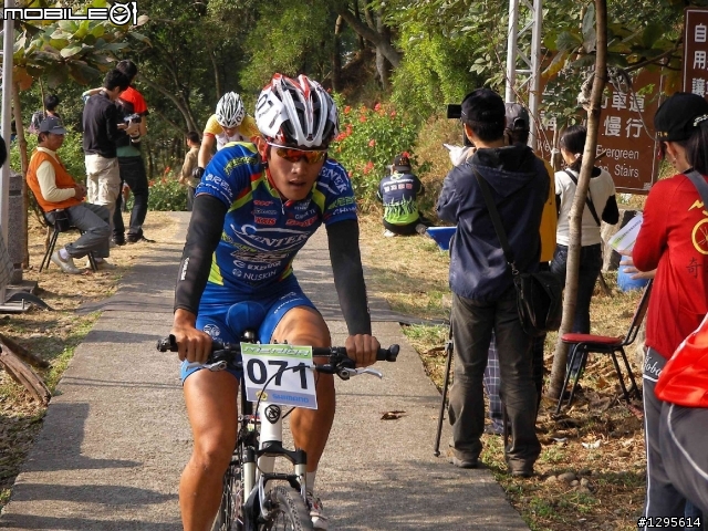 2009.12.5 八卦山脈美利達登山賽____比賽終點(7100)照片 (騎完就是勇士)
