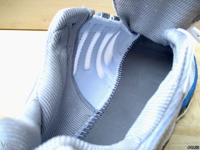 一款內旋過度跑者不能錯過的穩定型慢跑鞋---adidas Supernova Sequence 2