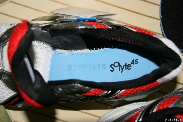 Asics 避震款慢跑鞋 Cumulus-11 分享