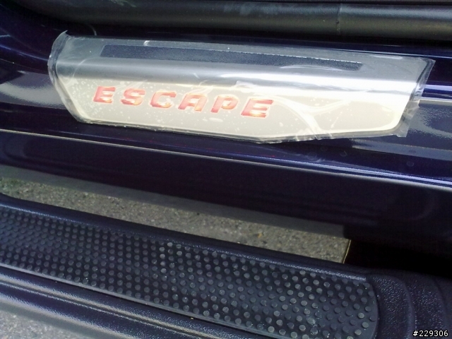 終於交車了...2010 Escape 2.3 XLT <深海藍> 開箱