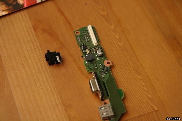 Fujitsu S6240 更換Power Jack + 解剖文