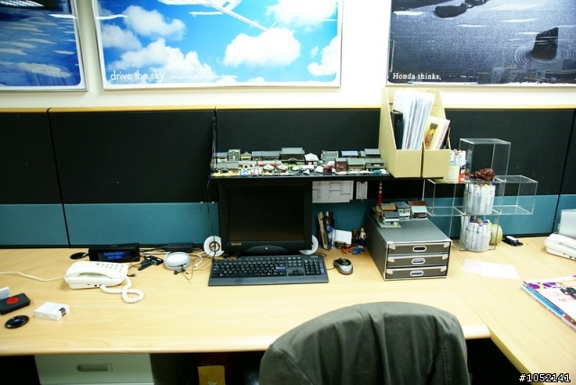 【20110418新增也算鐵道夢?】只是辦公桌的微物風景...