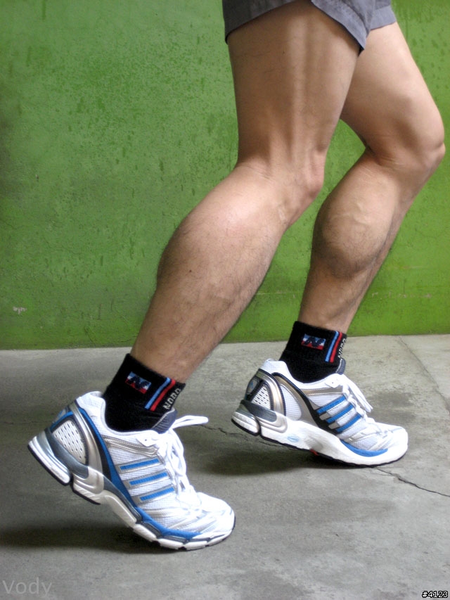 一款內旋過度跑者不能錯過的穩定型慢跑鞋---adidas Supernova Sequence 2