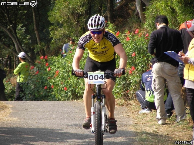 2009.12.5 八卦山脈美利達登山賽____比賽終點(7100)照片 (騎完就是勇士)