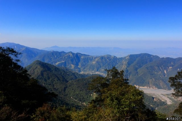 三來稜山