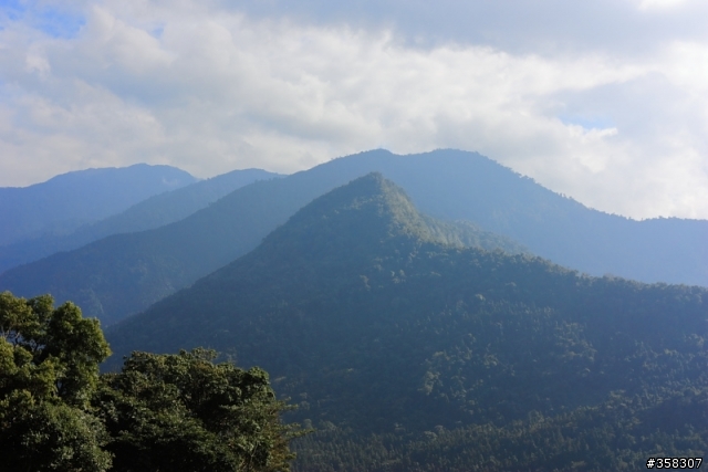 三來稜山