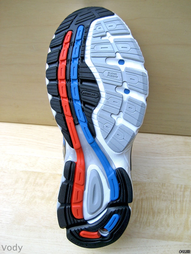 一款內旋過度跑者不能錯過的穩定型慢跑鞋---adidas Supernova Sequence 2