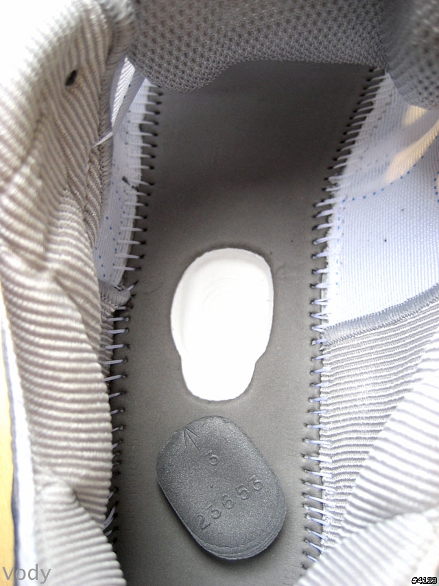 一款內旋過度跑者不能錯過的穩定型慢跑鞋---adidas Supernova Sequence 2