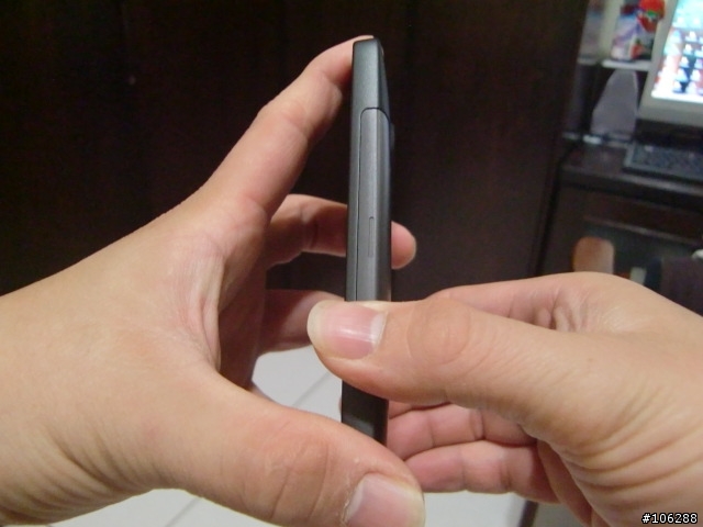 HD2電池蓋打開與闔上教學(附圖片)