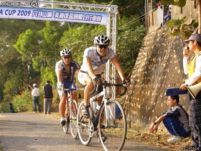 2009.12.5 八卦山脈美利達登山賽____比賽終點(7100)照片 (騎完就是勇士)