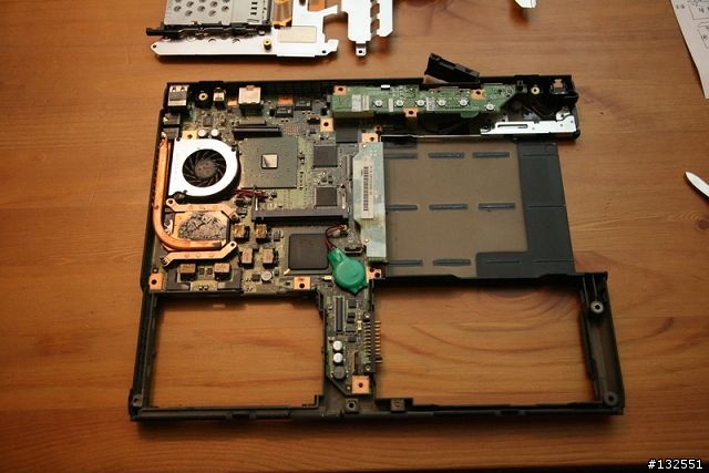 Fujitsu S6240 更換Power Jack + 解剖文