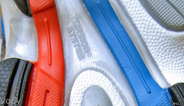 一款內旋過度跑者不能錯過的穩定型慢跑鞋---adidas Supernova Sequence 2
