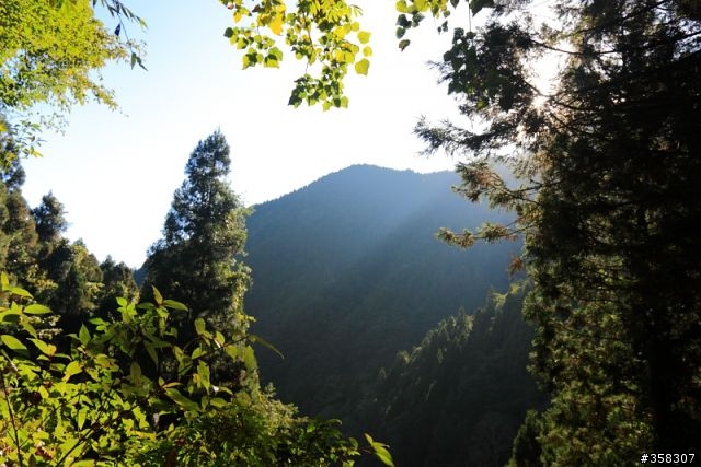 三來稜山