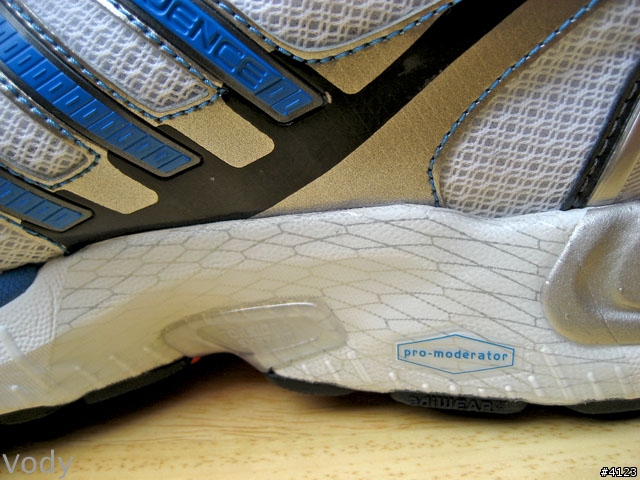 一款內旋過度跑者不能錯過的穩定型慢跑鞋---adidas Supernova Sequence 2