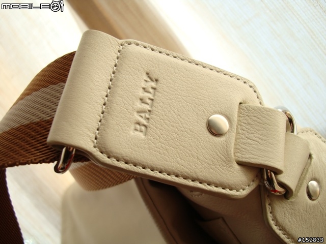 BALLY 白色款 Messenger 真皮斜背包
