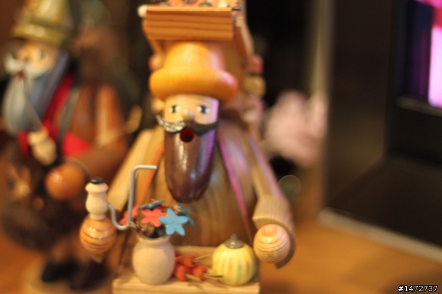 算不上逸品的薰香木偶…