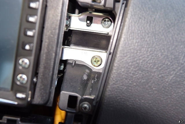 車用音響的進階使用--iPhone In Car(含2008年Altis 中控台拆卸教學)