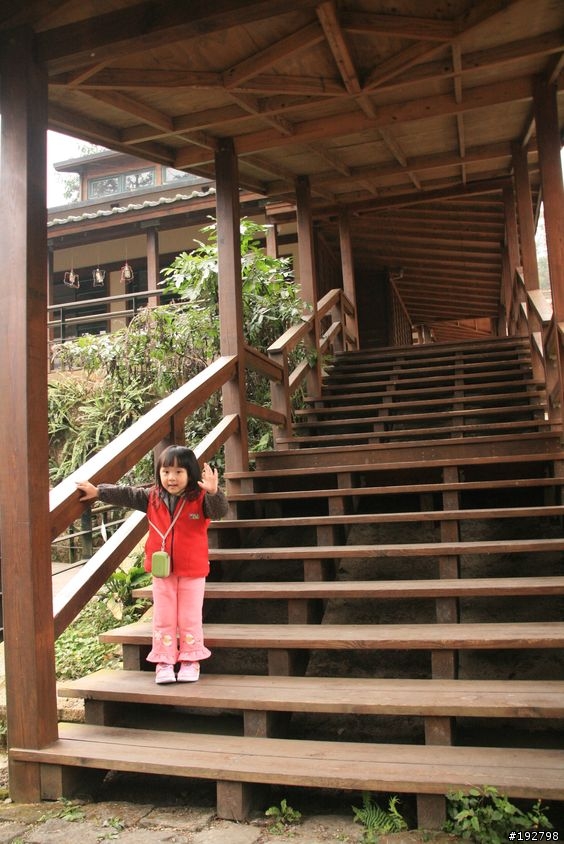 ☆霧鎖山林雲隱天,溪頭賞景練身體☆(二)木造屋~內湖國民小學