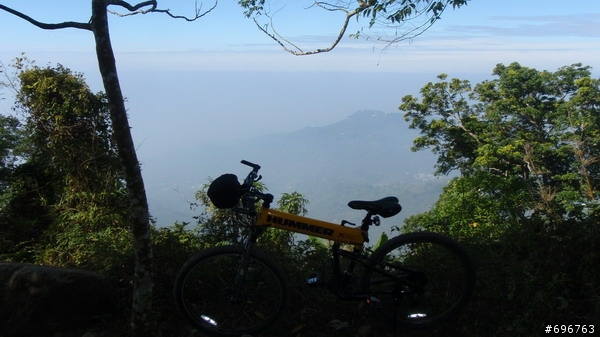 HUMMER大黃蜂~悍馬大折夯上關仔嶺大凍山Offroad山野健行