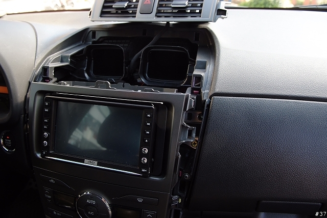 車用音響的進階使用--iPhone In Car(含2008年Altis 中控台拆卸教學)