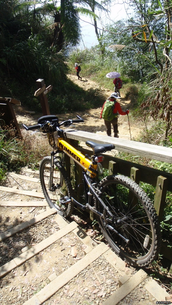 HUMMER大黃蜂~悍馬大折夯上關仔嶺大凍山Offroad山野健行