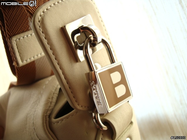 BALLY 白色款 Messenger 真皮斜背包
