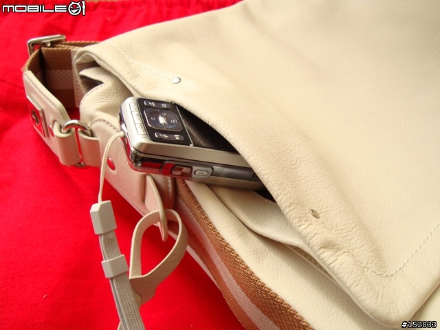 BALLY 白色款 Messenger 真皮斜背包