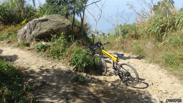 HUMMER大黃蜂~悍馬大折夯上關仔嶺大凍山Offroad山野健行