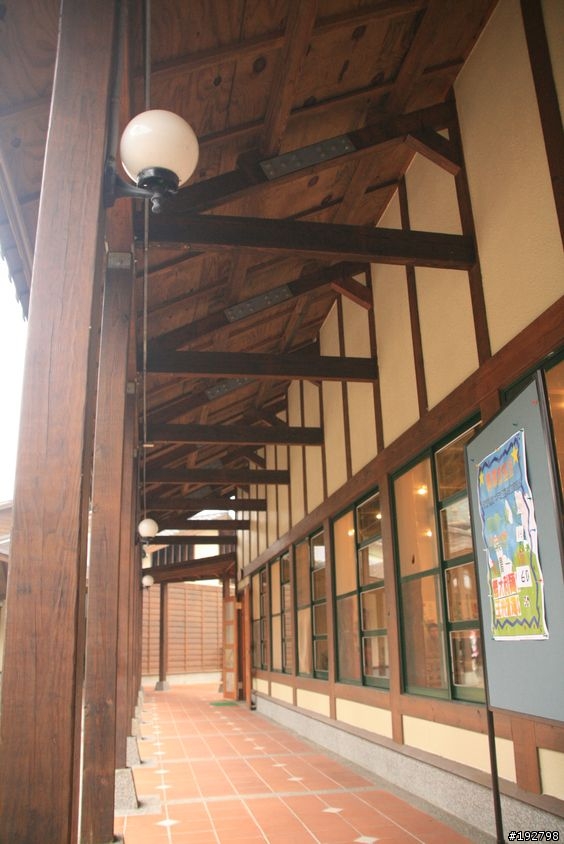 ☆霧鎖山林雲隱天,溪頭賞景練身體☆(二)木造屋~內湖國民小學