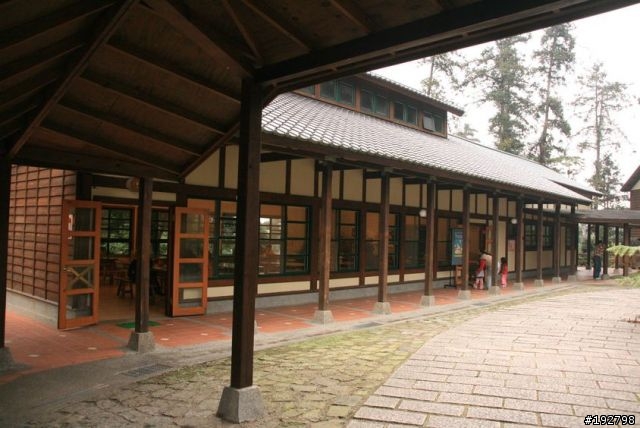 ☆霧鎖山林雲隱天,溪頭賞景練身體☆(二)木造屋~內湖國民小學