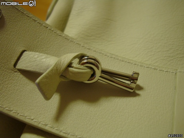 BALLY 白色款 Messenger 真皮斜背包