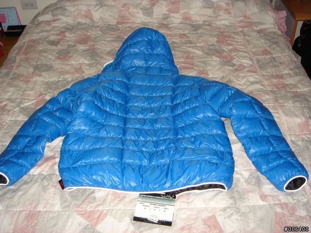 新手開箱....Western Mountaineering-hooded flash jacket羽絨衣入手^^