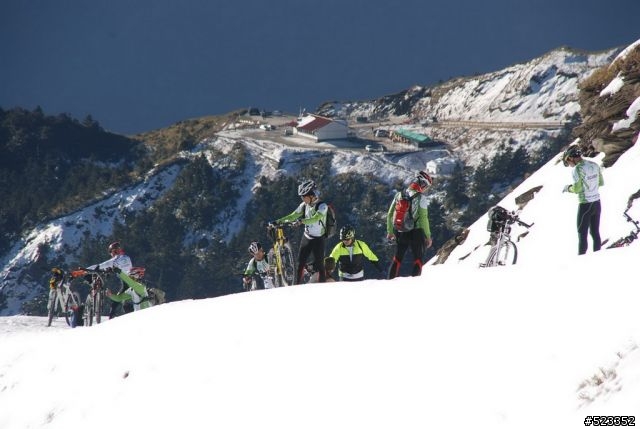 20100117-合歡山主峰雪地騎乘