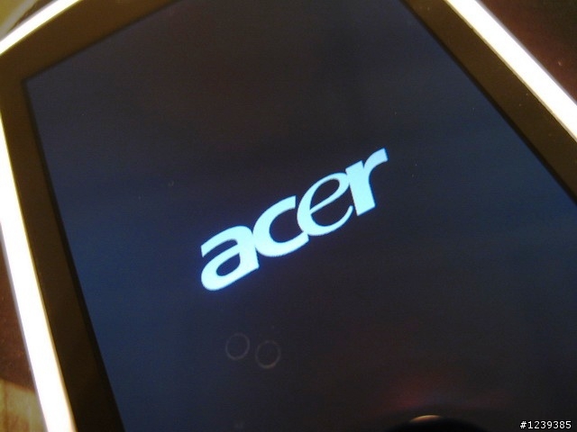 我的耶誕+跨年禮物開箱 地表上上網最快的Android> Acer Liquid