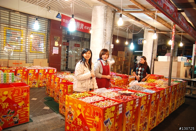 逛年貨大街,可以讓今年趕快過嗎???