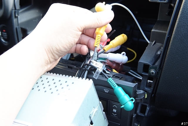 車用音響的進階使用--iPhone In Car(含2008年Altis 中控台拆卸教學)