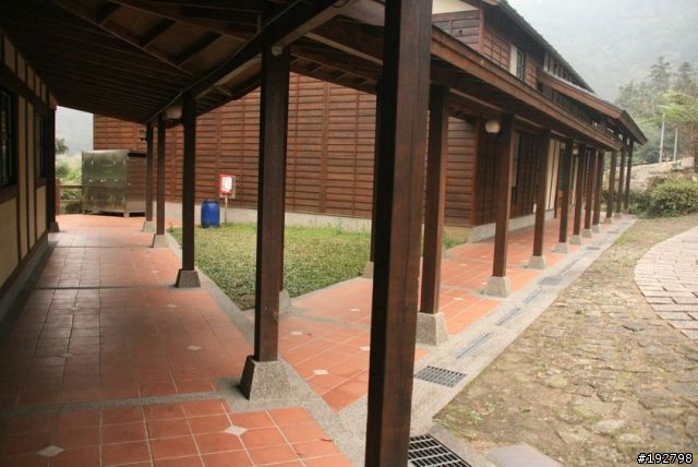 ☆霧鎖山林雲隱天,溪頭賞景練身體☆(二)木造屋~內湖國民小學