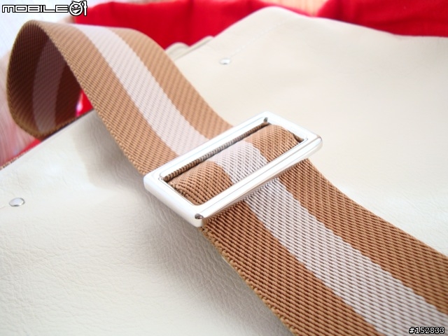 BALLY 白色款 Messenger 真皮斜背包