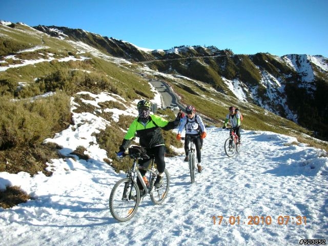 20100117-合歡山主峰雪地騎乘
