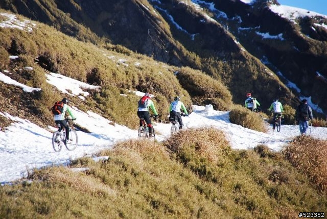 20100117-合歡山主峰雪地騎乘
