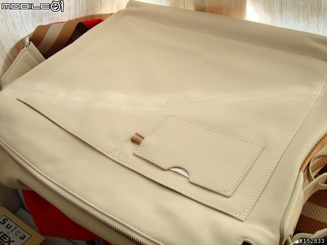 BALLY 白色款 Messenger 真皮斜背包