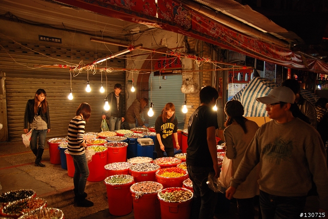 逛年貨大街,可以讓今年趕快過嗎???